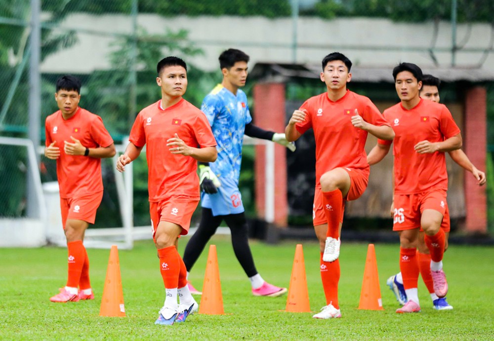 Đội tuyển Việt Nam thích nghi mặt sân trước đại chiến Malaysia tại bán kết ASEAN Cup 2026 - ảnh 1