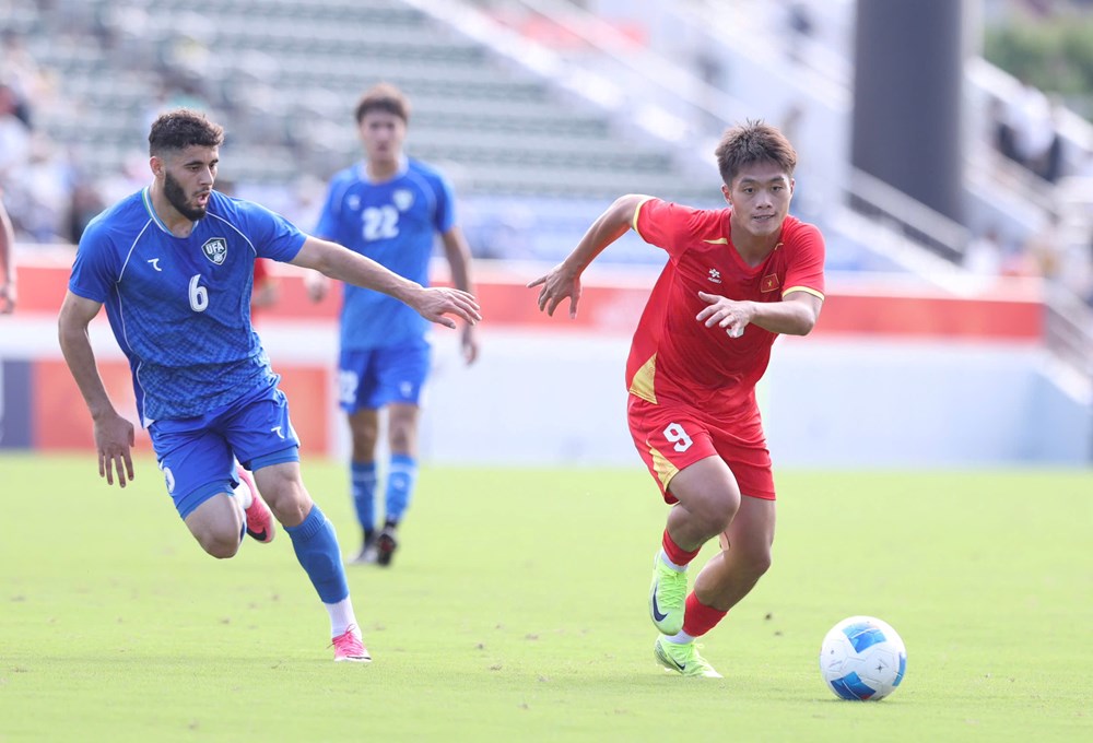 HLV Đinh Hồng Vinh nói gì khi U23 Việt Nam vào tứ kết ASIAD 2026? - ảnh 2