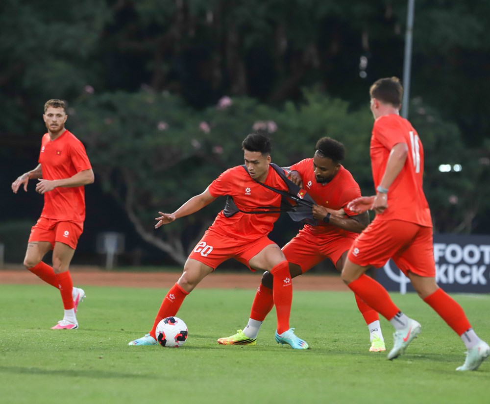 Hoàng Đức và đồng đội háo hức trước trận ra quân FIFA ASEAN Cup 2026 - ảnh 1