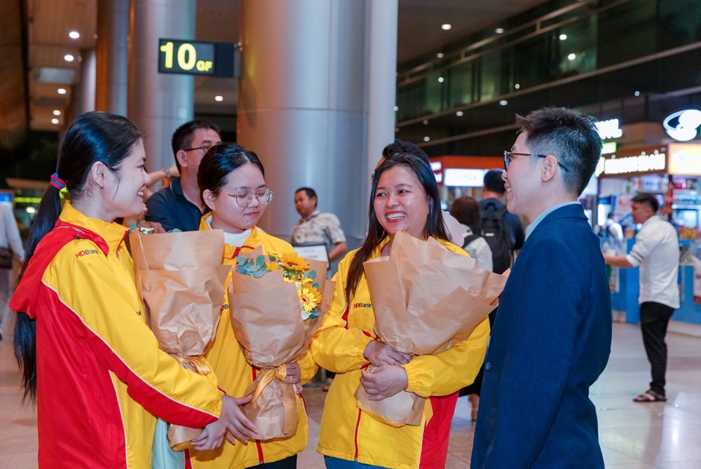 Tuyển cờ vua Việt Nam về nước sau hành trình đầy tự hào tại Olympiad 2026 - ảnh 1