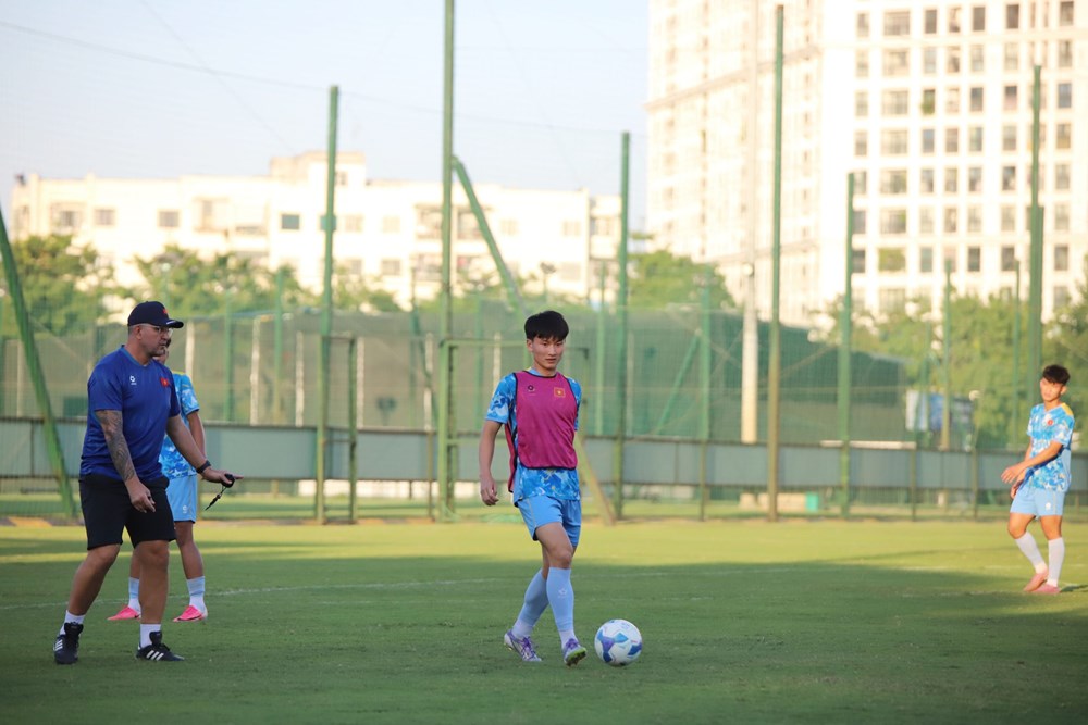 U17 Việt Nam tích cực “rèn quân”, chuẩn bị cho lần đầu dự World Cup - ảnh 2