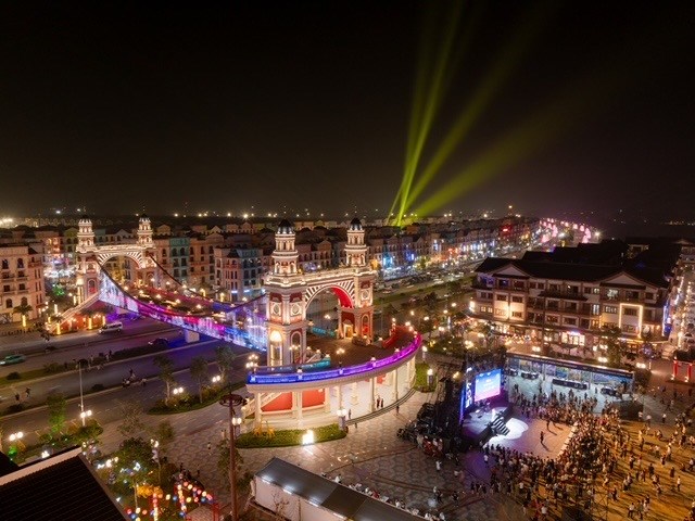 Biển người đổ về “Hàn Quốc thu nhỏ” K-Town trong ngày khai trương - ảnh 14