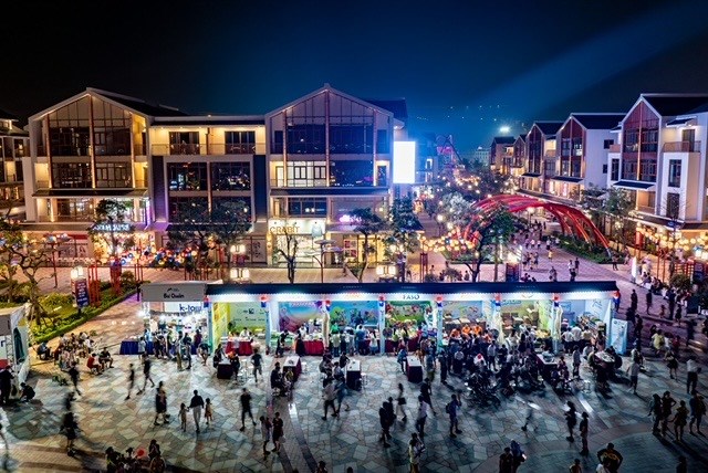 Biển người đổ về “Hàn Quốc thu nhỏ” K-Town trong ngày khai trương - ảnh 6