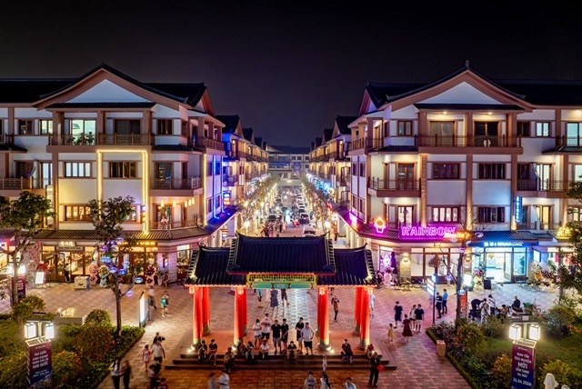 Biển người đổ về “Hàn Quốc thu nhỏ” K-Town trong ngày khai trương - ảnh 5