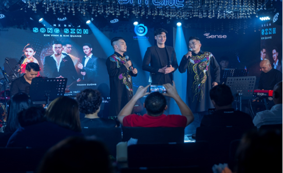 Cặp song sinh với niềm đam mê âm nhạc từ tình yêu và trái tim nhân ái - ảnh 1