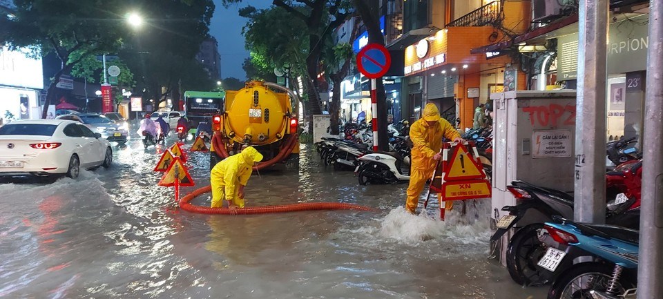 Cảnh báo khi mùa mưa lũ ngày càng dữ dội - ảnh 1