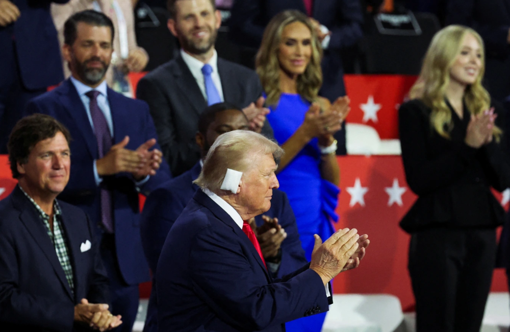 Cựu Tổng thống Donald Trump nhận được nhiều ủng hộ sau vụ ám sát hụt - ảnh 2