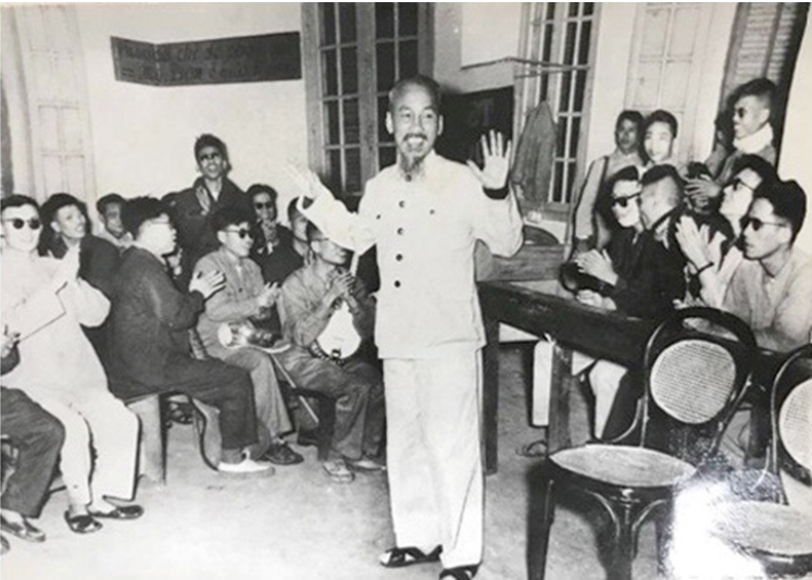 Bác Hồ thăm Trường thương binh hỏng mắt Hà Nội - ảnh 1