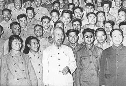 Bác Hồ thăm Trường thương binh hỏng mắt Hà Nội - ảnh 2