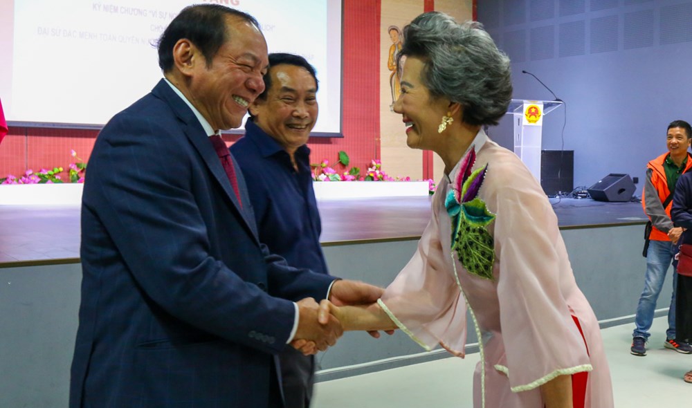 Bổ nhiệm lại bà Anoa Suzzanne Dussol Perran làm Đại sứ Du lịch Việt Nam tại Pháp - ảnh 5