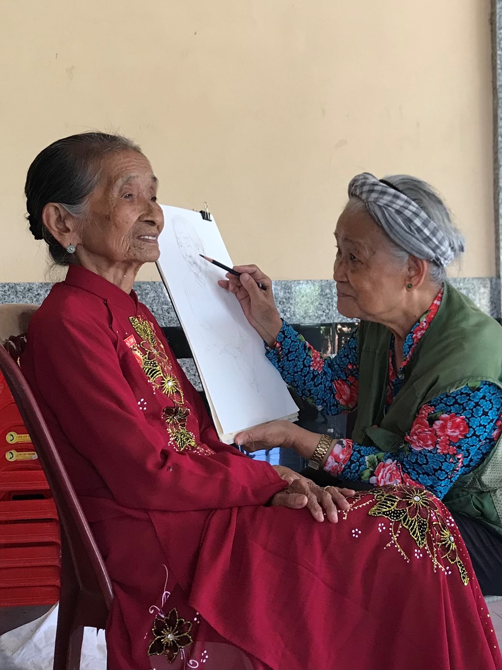 Hơn 3.000 bức chân dung “trả nợ” ân tình đất nước - ảnh 2