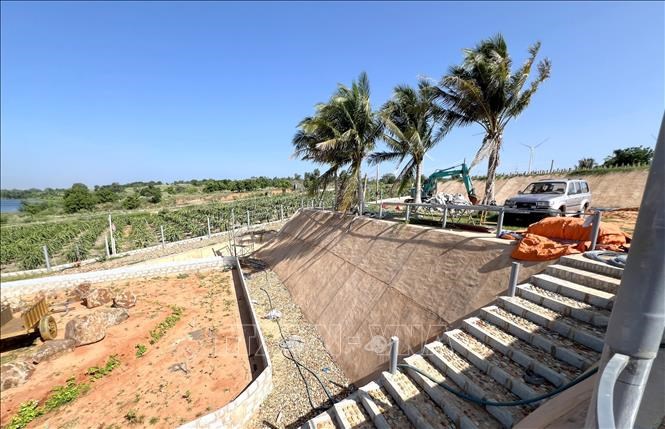 Xử lý nghiêm hành vi xâm phạm thắng cảnh quốc gia Bàu Trắng - ảnh 1