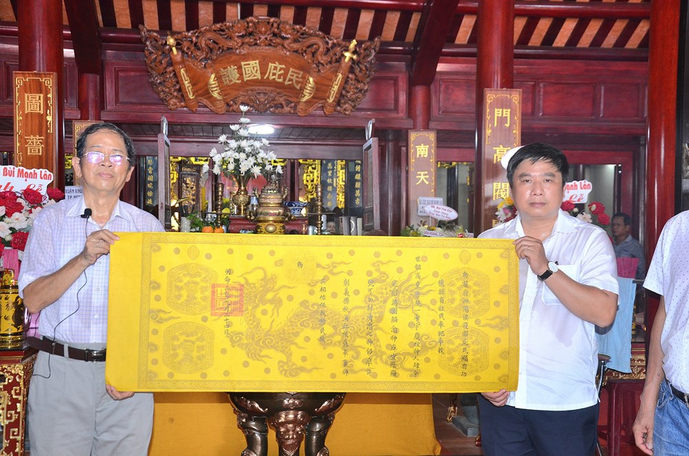 Gìn giữ sắc phong như bảo vật - ảnh 2