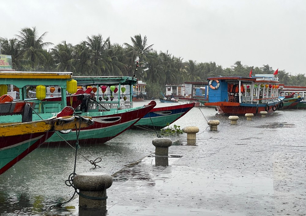 Du lịch miền Trung chủ động ứng phó mưa, bão - ảnh 1