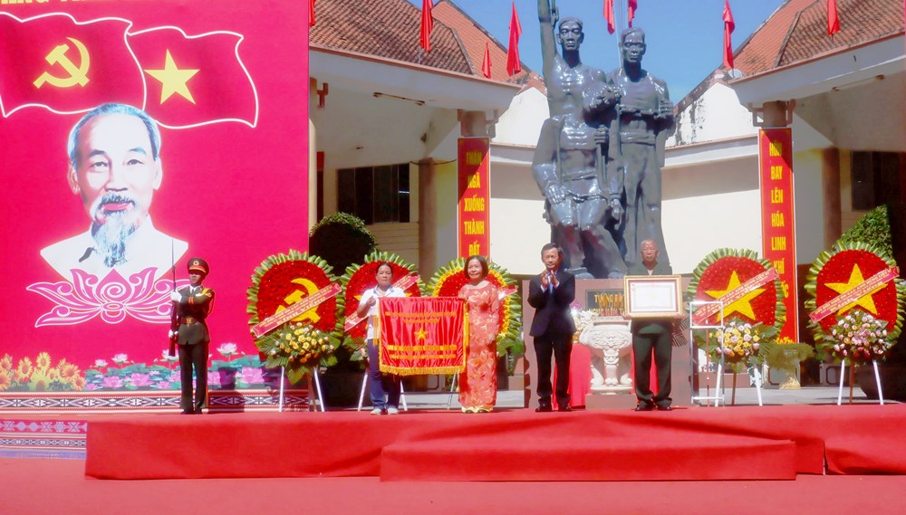 Trao danh hiệu Anh hùng Lực lượng vũ trang nhân dân cho Tập thể chiến sĩ cách mạng bị địch bắt tù đày - ảnh 1