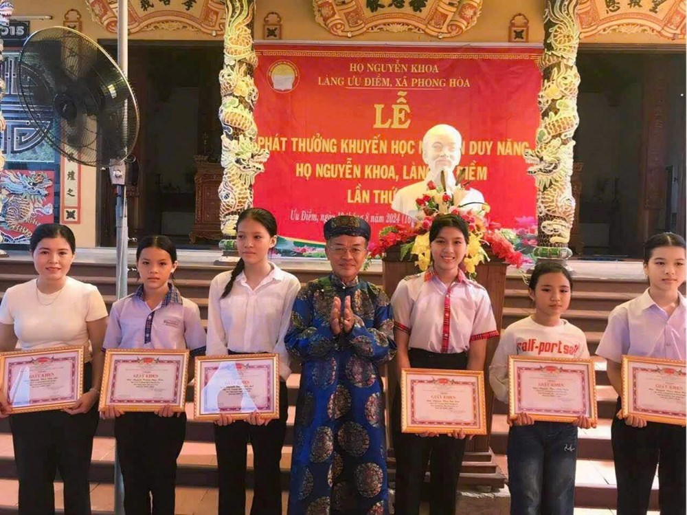 Lan tỏa phong trào “Dòng họ, làng, bản không có hộ nghèo” - ảnh 1