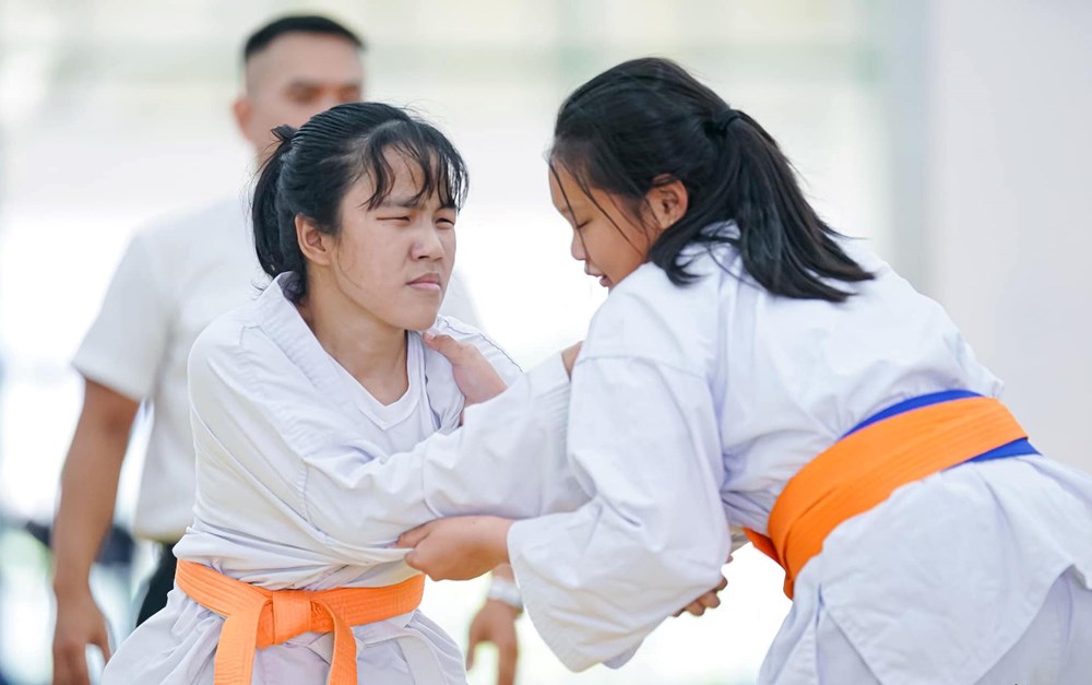 Món quà vô giá của người khuyết tật - ảnh 1
