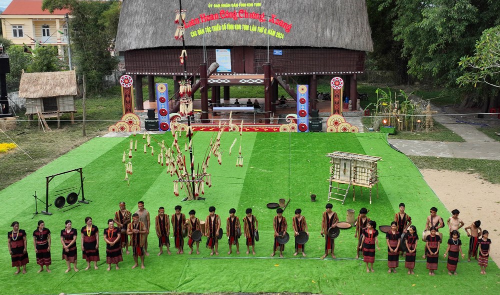 Lễ Mở kho lúa của dân tộc B’râu (tỉnh Kon Tum) - ảnh 1