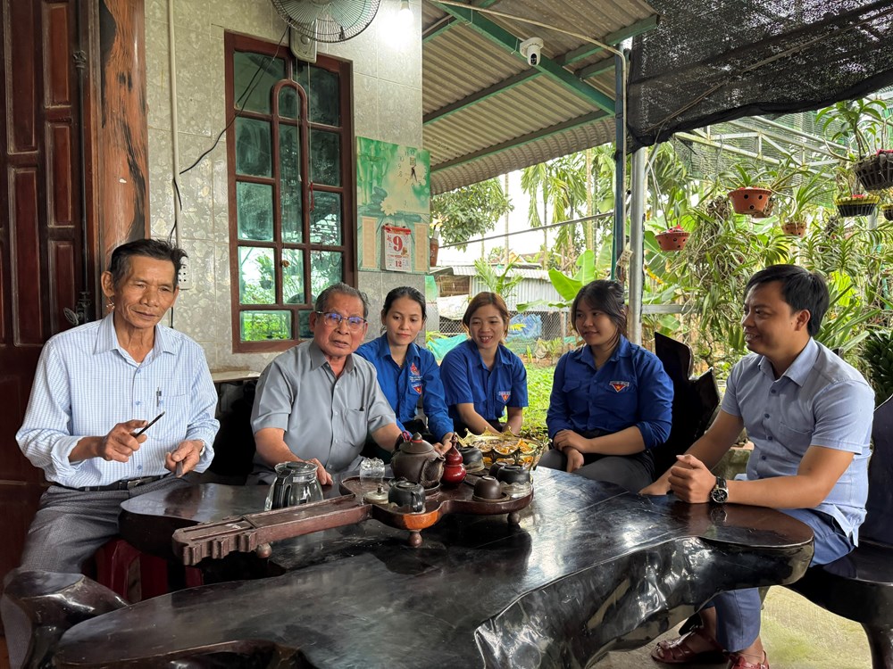 Một thời “tiếng hát át tiếng bom” - ảnh 1
