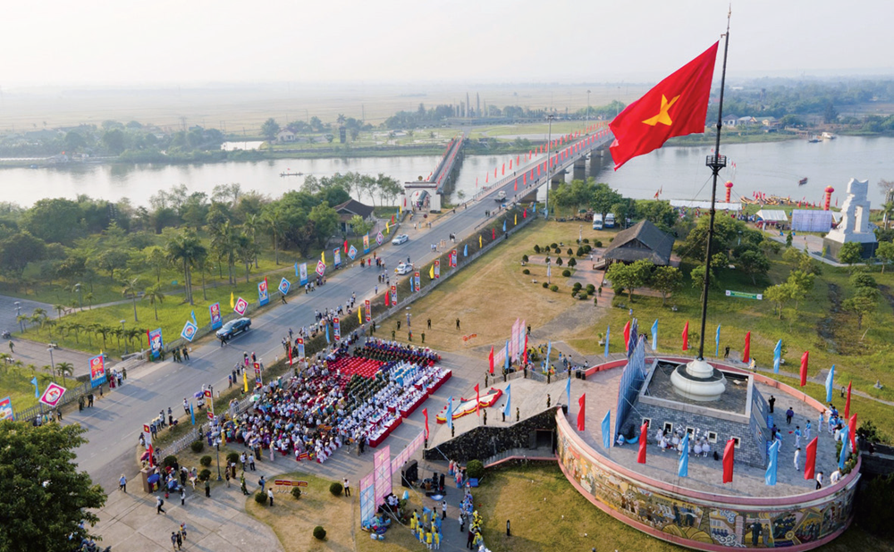 Người may cờ kết nối hàng triệu trái tim - ảnh 1