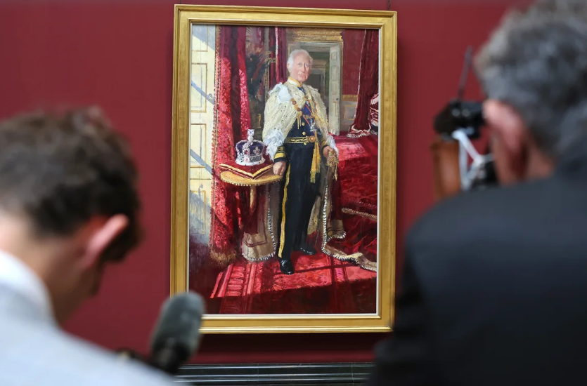 Chân dung chính thức của Vua Charles III lộ diện - ảnh 2