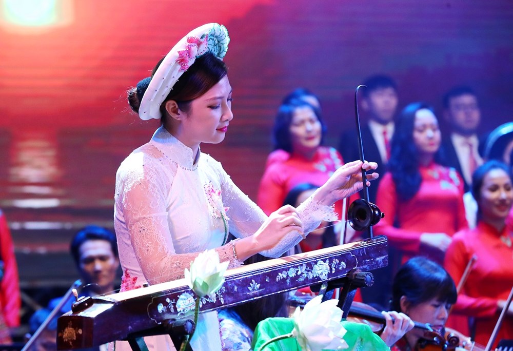 “Các cháu học hết lớp 12, ít nhất phải biết chơi một loại nhạc cụ” - ảnh 1