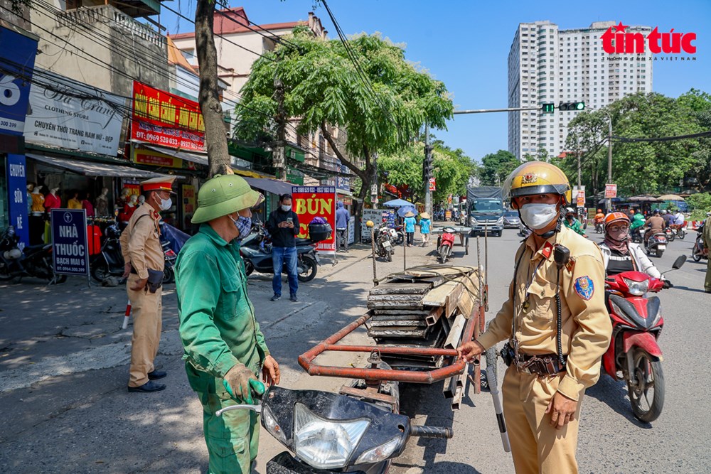 “Bắt nóng” loạt xe tự chế kéo hàng cồng kềnh ở Hà Nội - ảnh 1