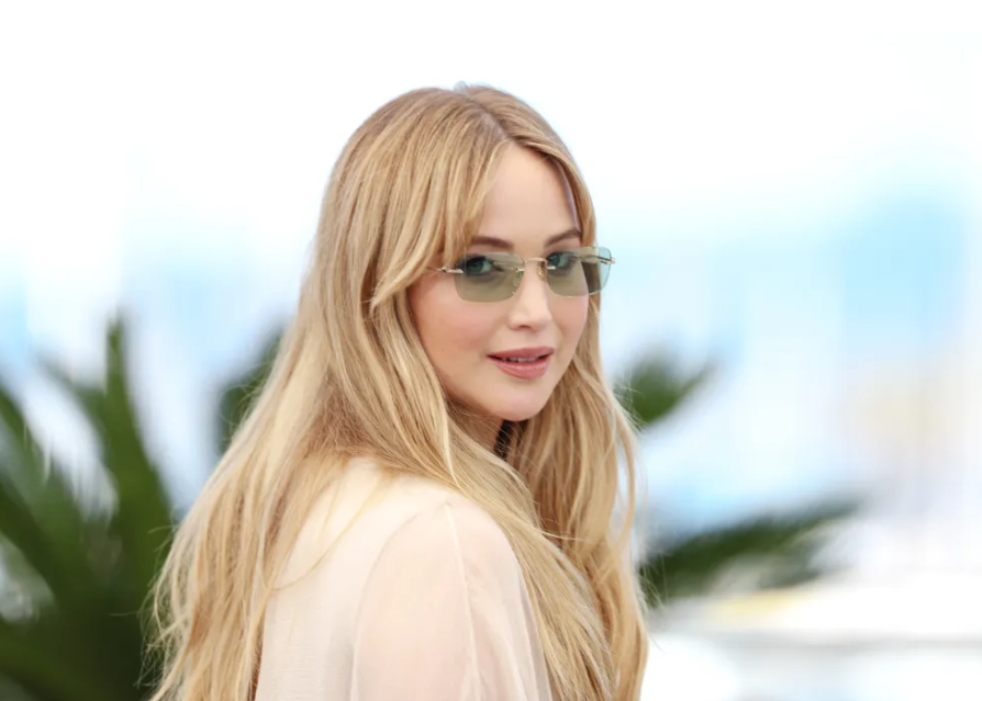 Jennifer Lawrence chia sẻ xúc động về hành trình làm mẹ - ảnh 1