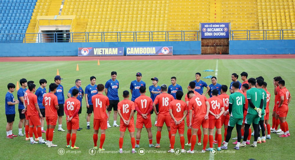 Thận trọng trước đại chiến - ảnh 1