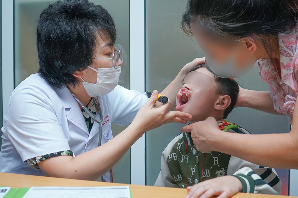 Trả lại cho em tiếng nói, nụ cười… - ảnh 1