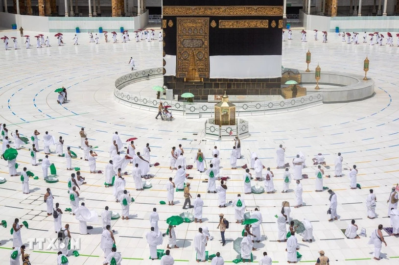 Nắng nóng gay gắt, Ả Rập Xê Út cấm người hành hương trái phép đến Mecca - ảnh 1