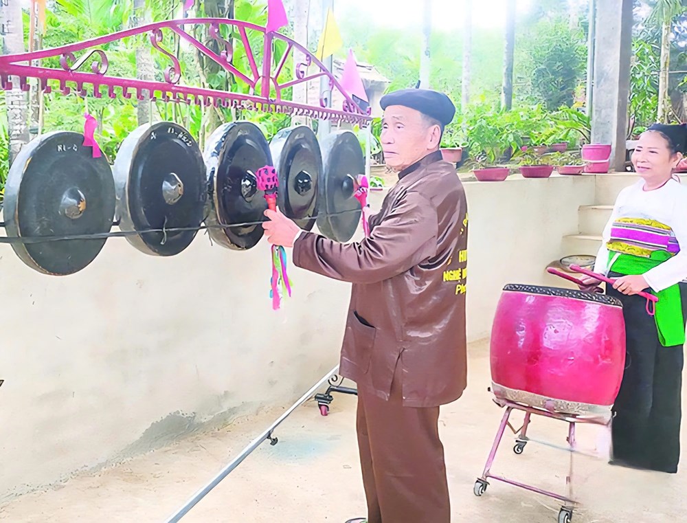 Gìn giữ hơi thở nghệ thuật xứ Mường - ảnh 1