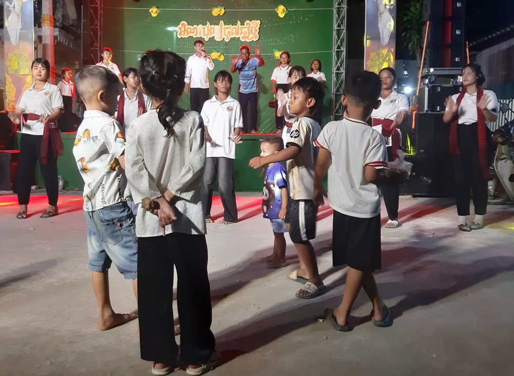 Gìn giữ “món ăn tinh thần” của phum sóc - ảnh 3