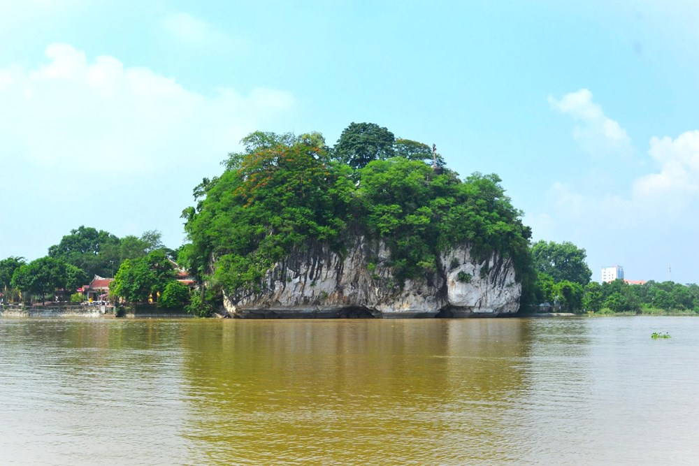 Sẽ đề cử di sản văn khắc núi Non Nước lên UNESCO - ảnh 1