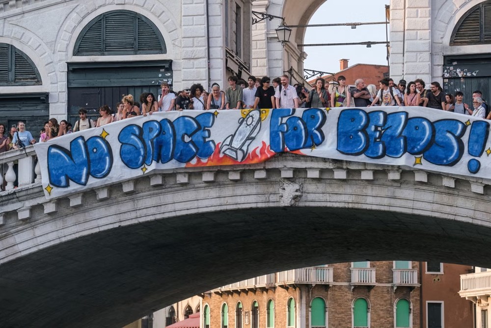 Lễ cưới thế kỷ của tỷ phú Jeff Bezos tại Venice gây chia rẽ mạnh mẽ - ảnh 2