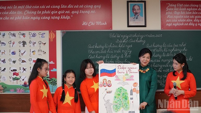 Phu nhân Tổng Bí thư Ngô Phương Ly thăm lớp học tiếng Việt tại Nga - ảnh 3