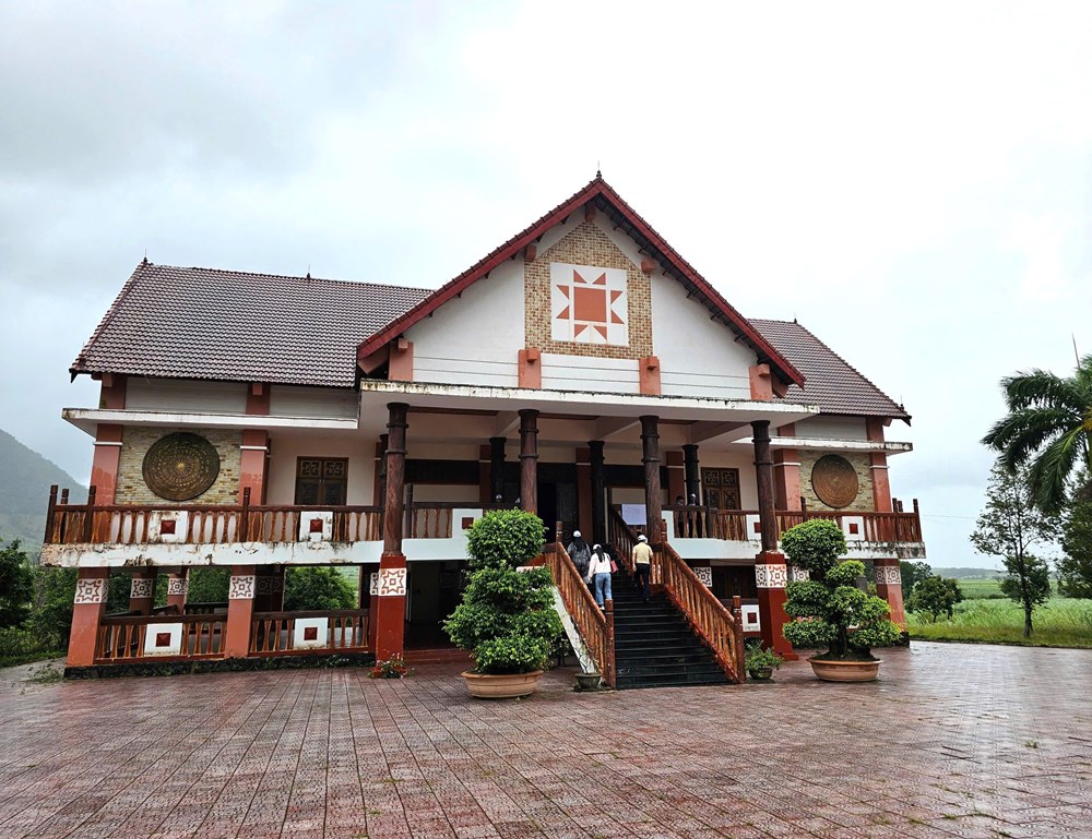  Về Stơr, nghe bản làng kể chuyện anh hùng - ảnh 1