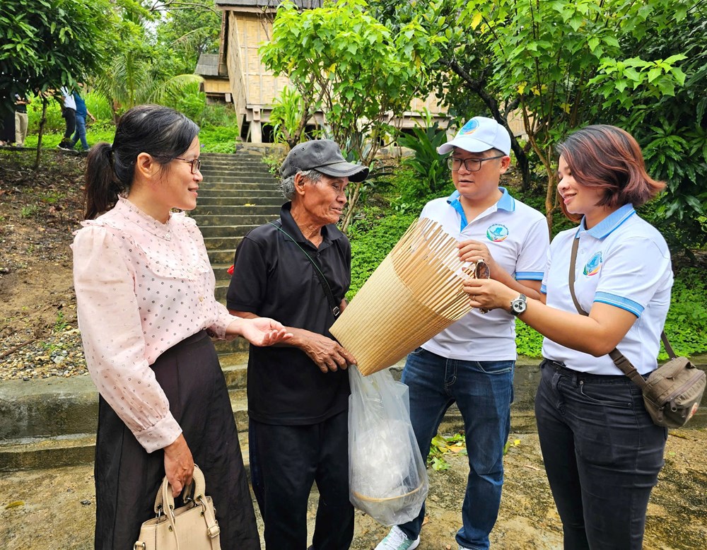  Về Stơr, nghe bản làng kể chuyện anh hùng - ảnh 2