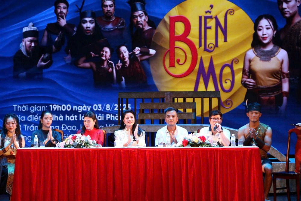 Nhà hát Nghệ thuật đương đại Hải Phòng ra mắt vở nhạc kịch “Biển Mơ” - ảnh 2