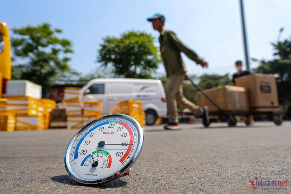 Bí quyết đối phó nắng nóng 40 độ ở Hà Nội - ảnh 1
