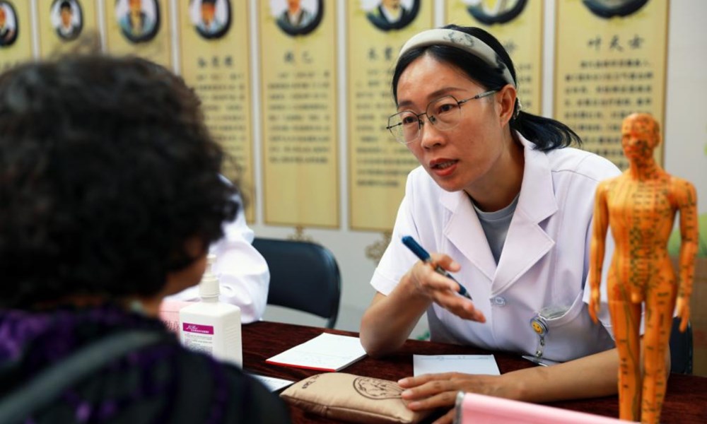 Chợ đêm y học cổ truyền thành xu hướng mùa hè tại Trung Quốc - ảnh 1