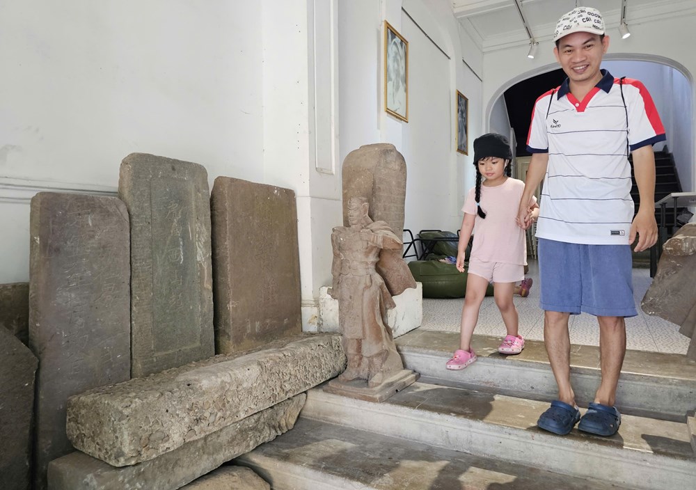  Hơn 1.000 hiện vật, tư liệu chờ… nơi quản lý - ảnh 1