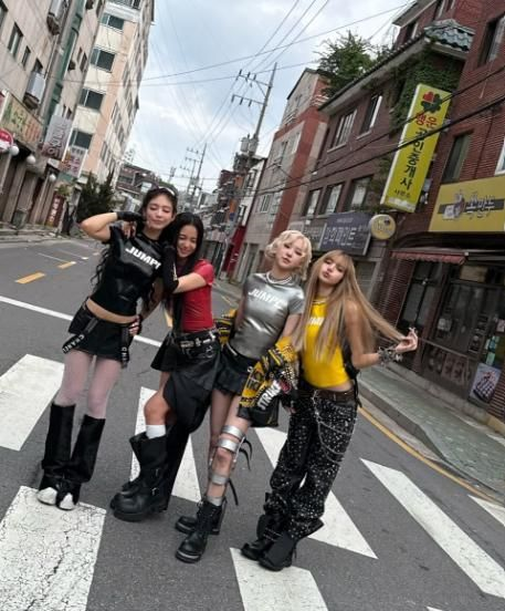 BLACKPINK kỷ niệm 9 năm ra mắt với lời nhắn xúc động và loạt ảnh hiếm - ảnh 2