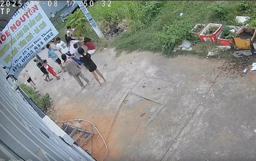 Xác minh vụ bé gái 12 tuổi bị đánh hội đồng ở Phan Thiết - ảnh 1