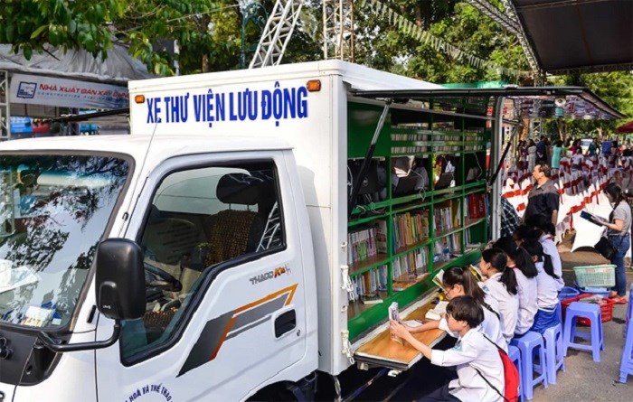  “Ươm mầm” văn hóa đọc từ mô hình thư viện lưu động - ảnh 1