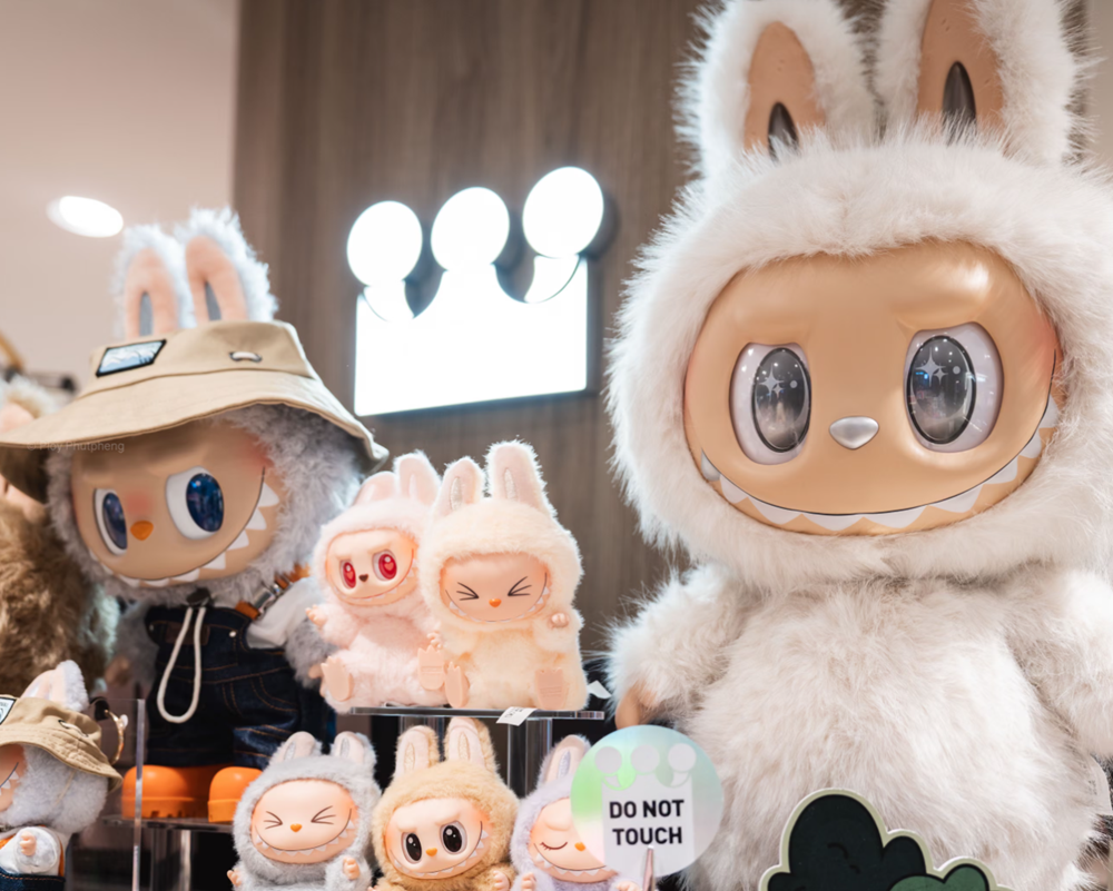Búp bê Labubu giả tràn lan ở Anh, tiềm ẩn nguy cơ nghẹt thở trẻ nhỏ - ảnh 1