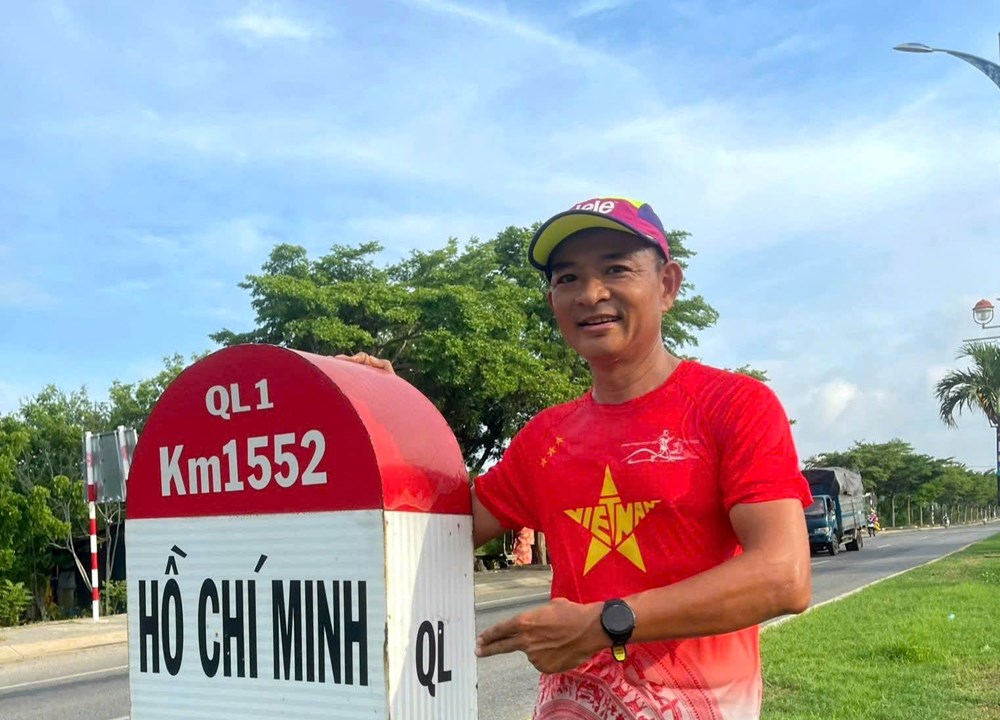Chạy hàng trăm cây số về thành phố mang tên Bác dự lễ Quốc khánh - ảnh 1