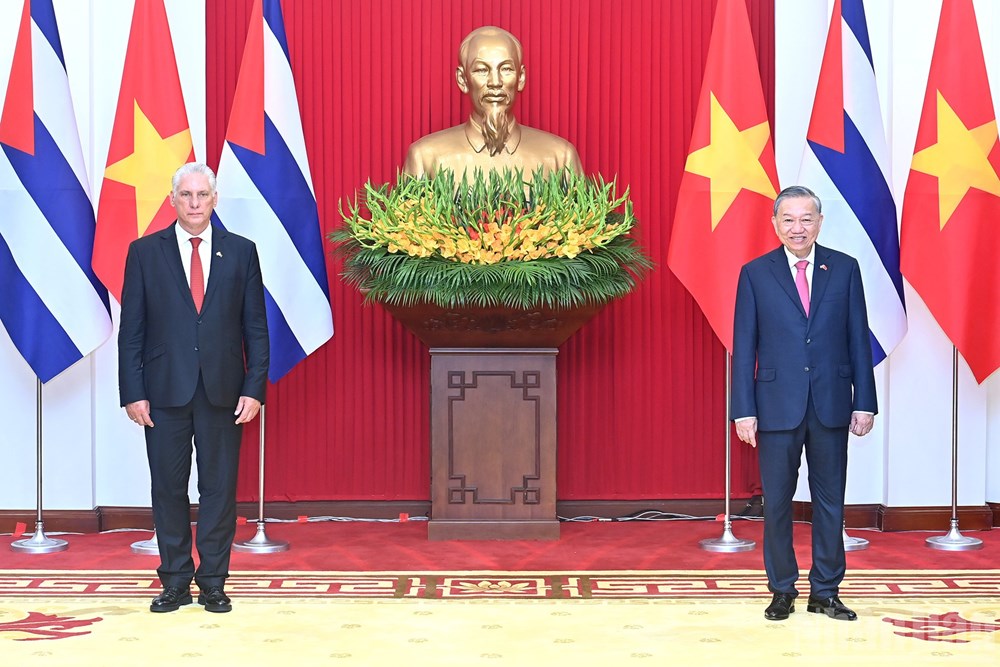 Tổng Bí thư Tô Lâm và Bí thư Thứ nhất Đảng Cộng sản Cuba, Chủ tịch nước Cộng hòa Cuba Miguel Diaz-Canel Bermudez chứng kiến Lễ trao các văn kiện hợp tác - ảnh 1