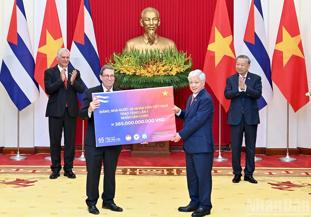Tổng Bí thư Tô Lâm và Bí thư Thứ nhất Đảng Cộng sản Cuba, Chủ tịch nước Cộng hòa Cuba Miguel Diaz-Canel Bermudez chứng kiến Lễ trao các văn kiện hợp tác - ảnh 2