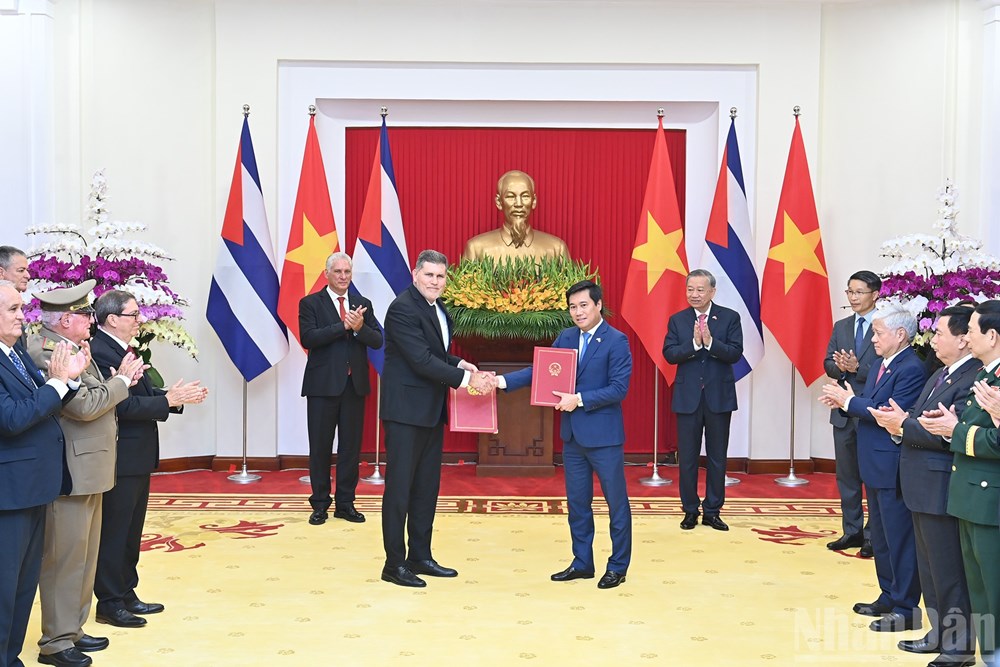 Tổng Bí thư Tô Lâm và Bí thư Thứ nhất Đảng Cộng sản Cuba, Chủ tịch nước Cộng hòa Cuba Miguel Diaz-Canel Bermudez chứng kiến Lễ trao các văn kiện hợp tác - ảnh 4